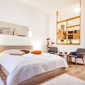  Apartamento Downtown Charm With Balcony And Garden View Hungría